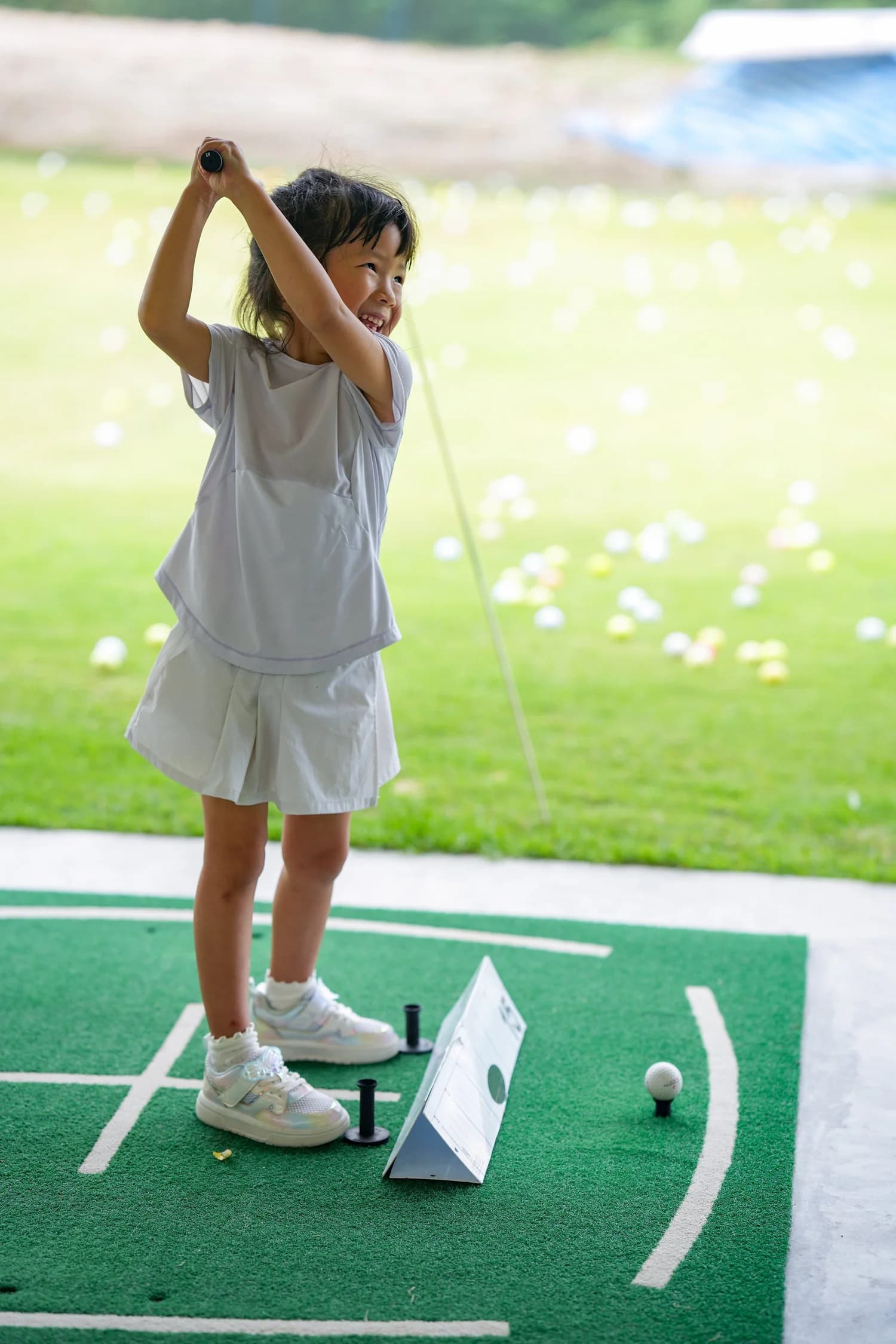 Junior golfer training at GOLFNEST Academy