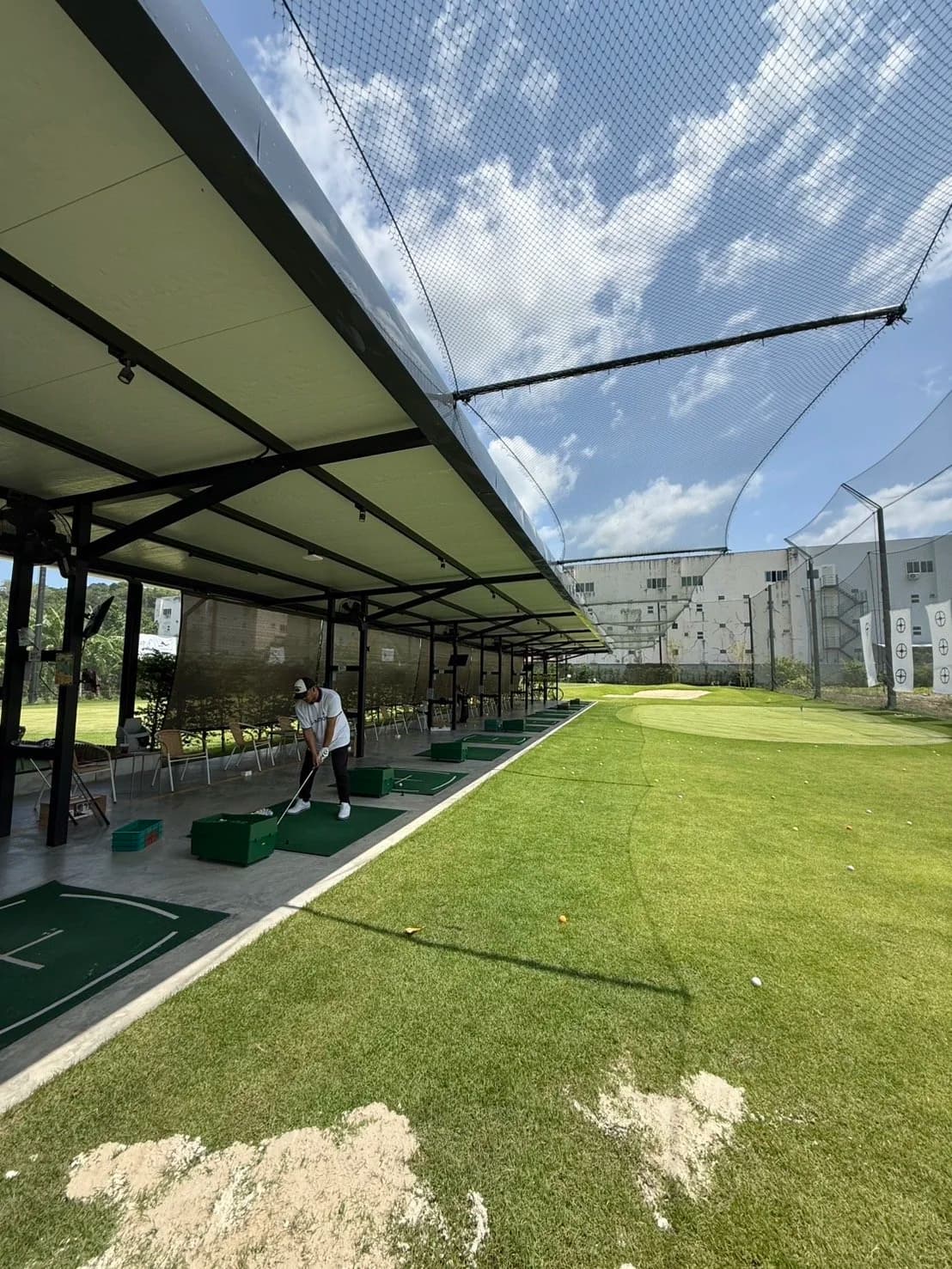 GOLFNEST outdoor driving range